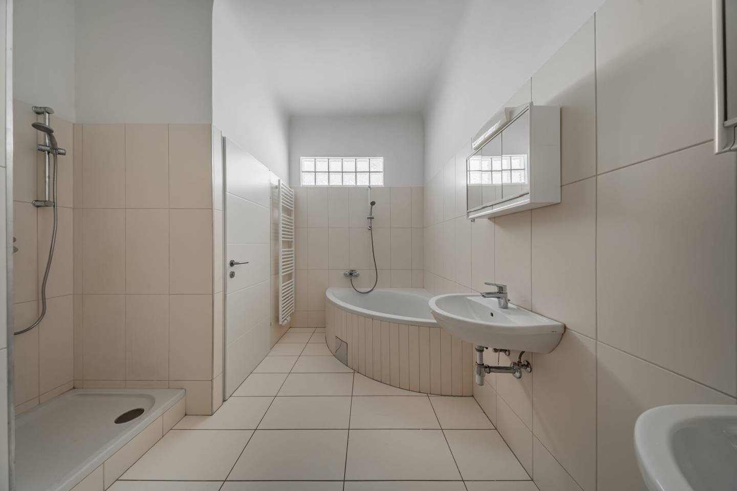 Nächst U3 Ottakring! Zentral begehbarer 3-Zimmer-Altbau im 3. Stock!