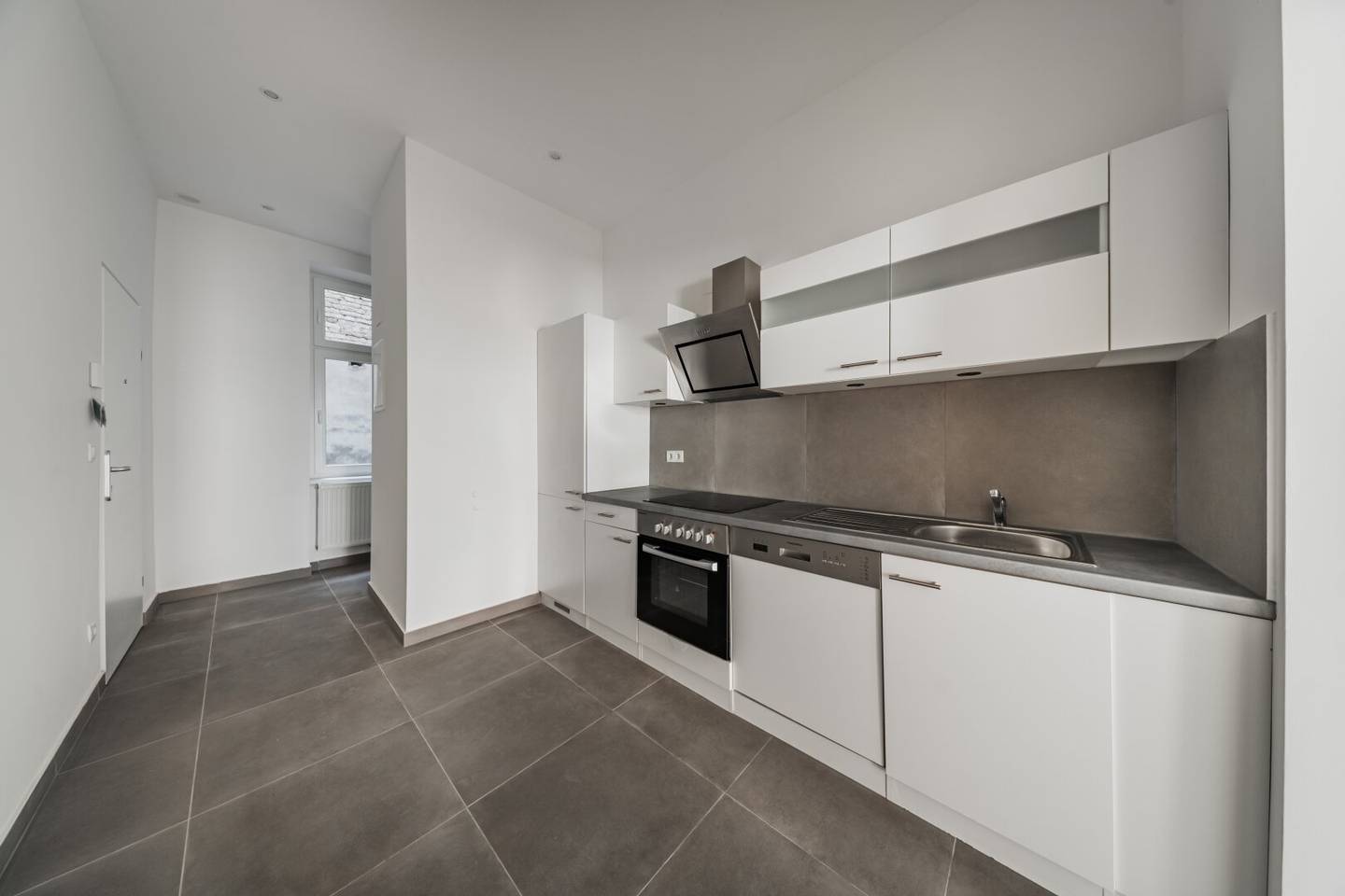 Bezugsfertige 2-Zimmer-Wohnung mit Küche und geräumigem Badezimmer!