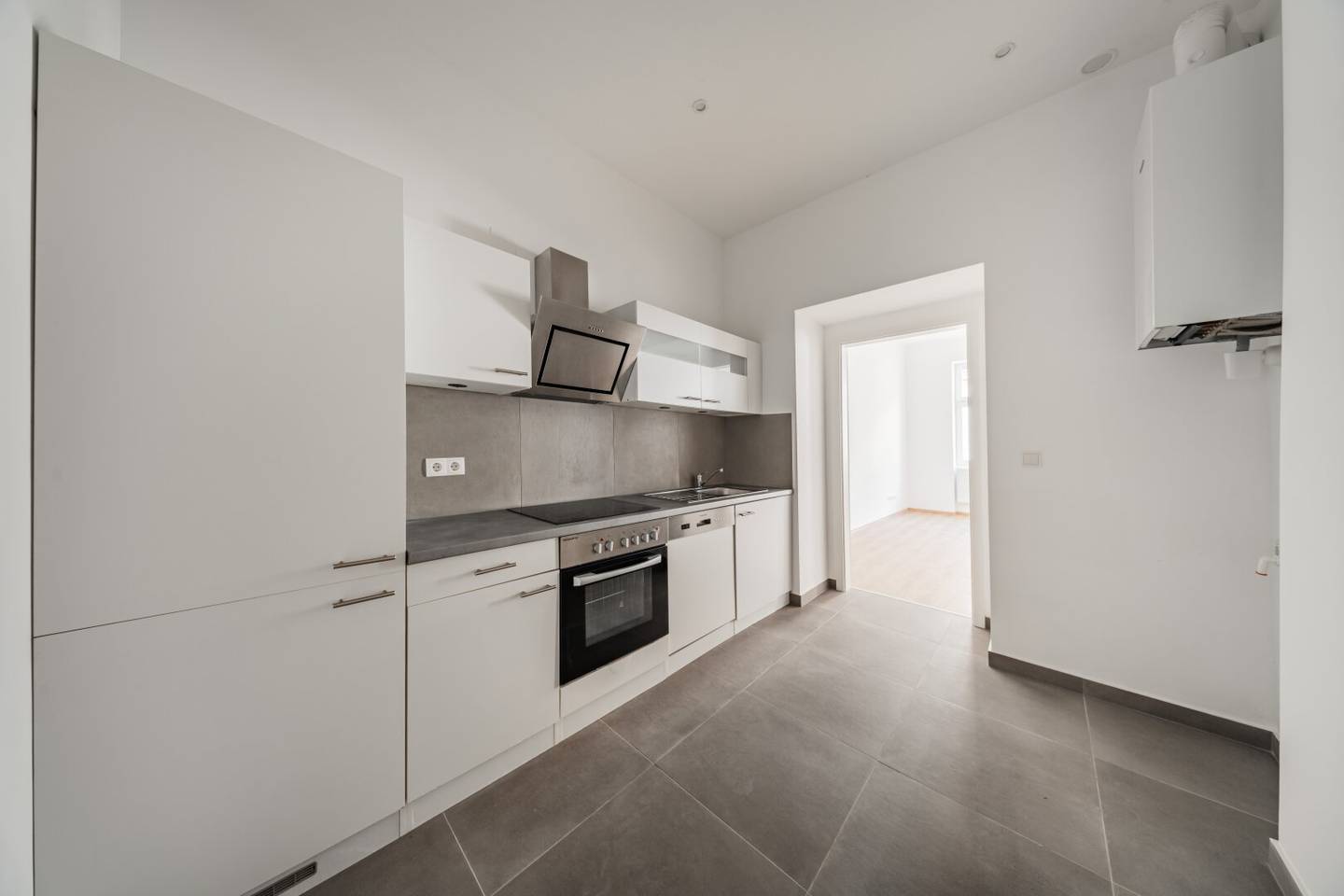 Bezugsfertige 2-Zimmer-Wohnung mit Küche und geräumigem Badezimmer!