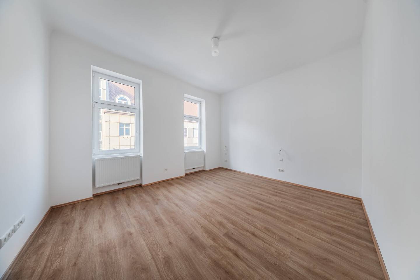 Bezugsfertige 2-Zimmer-Wohnung mit Küche und geräumigem Badezimmer!