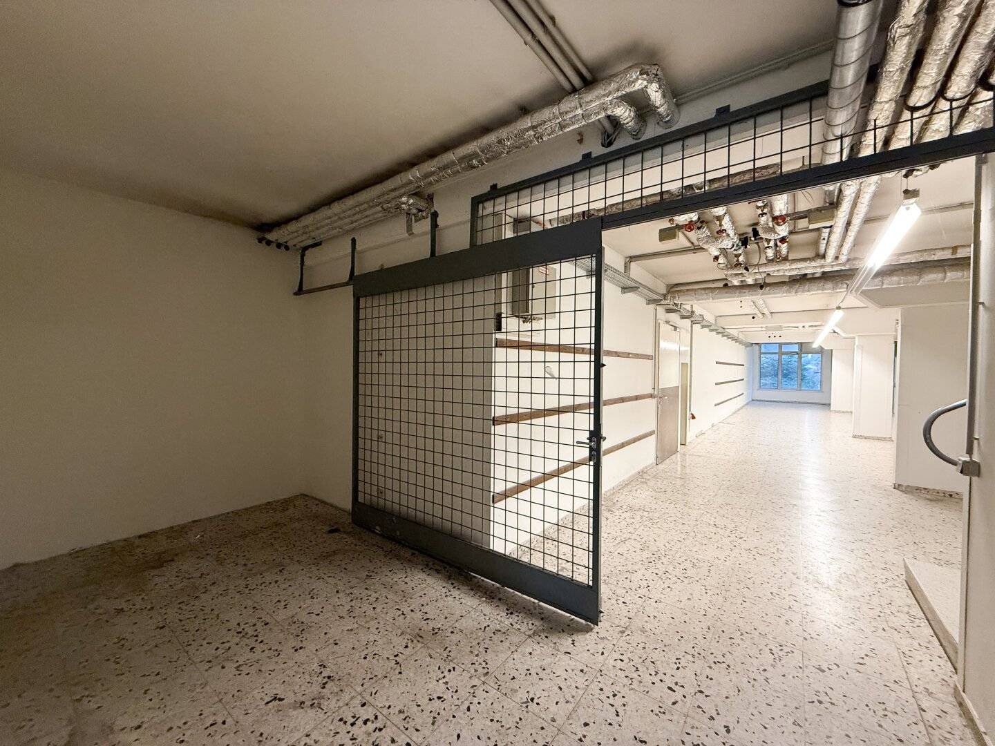 Attractive retail in 1050 Vienna, 643 m² space for your business