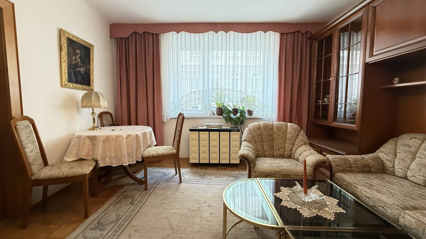 Schickes STUDIO (Ein-Zimmer-Wohnung mit Schlafnische und separater Küche) *nahe der U3-Station!