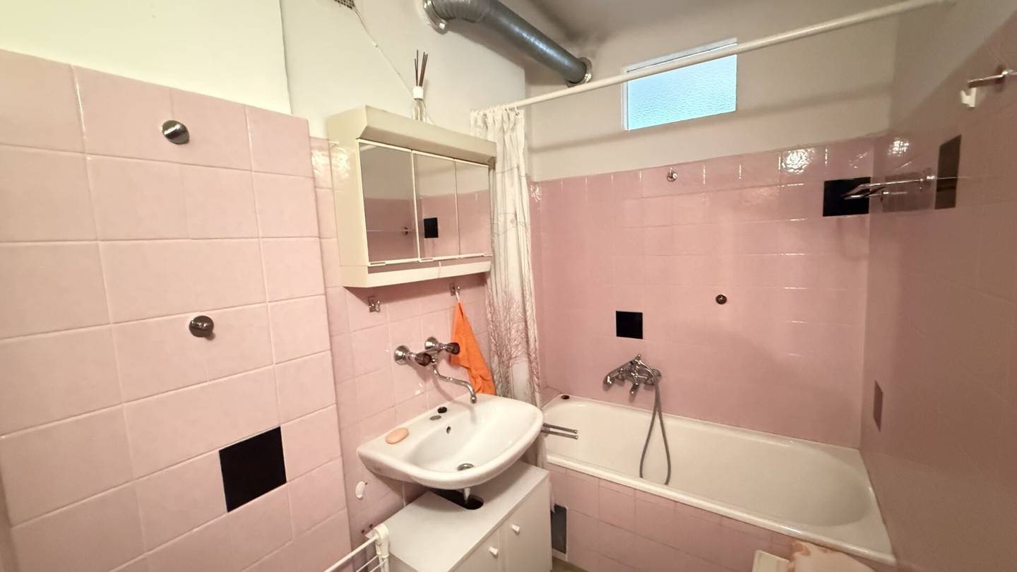Schickes STUDIO (Ein-Zimmer-Wohnung mit Schlafnische und separater Küche) *nahe der U3-Station!