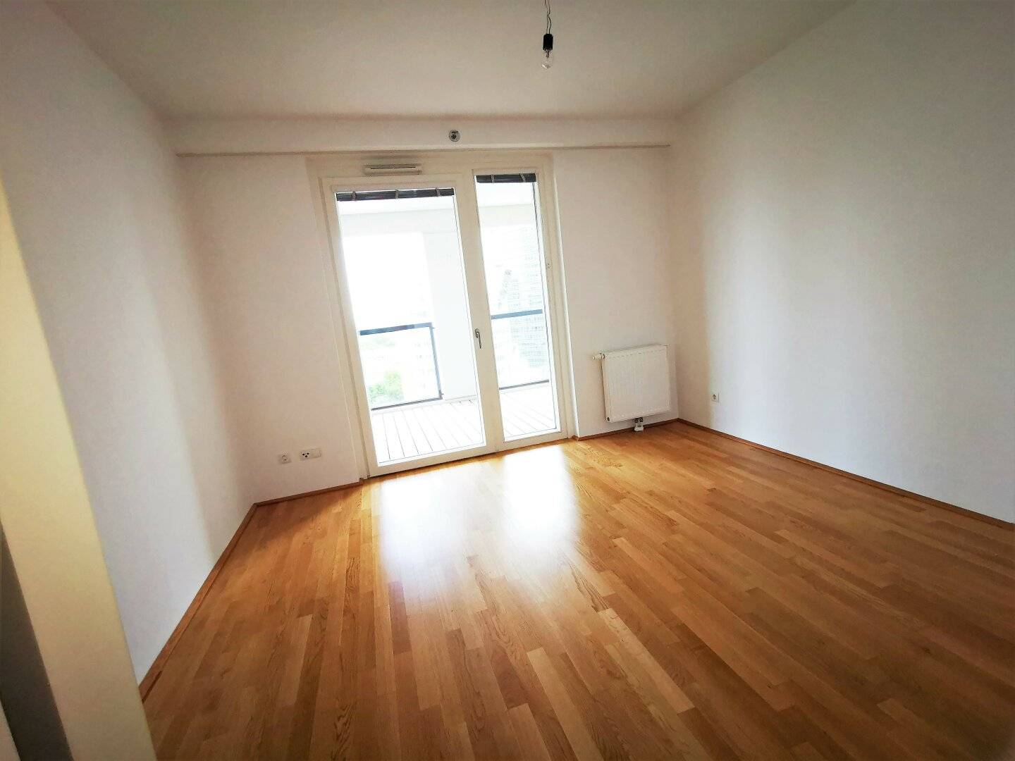 DC-LIVING: Modern 3 room apartment with loggia &amp; wellness area near the UNO-City