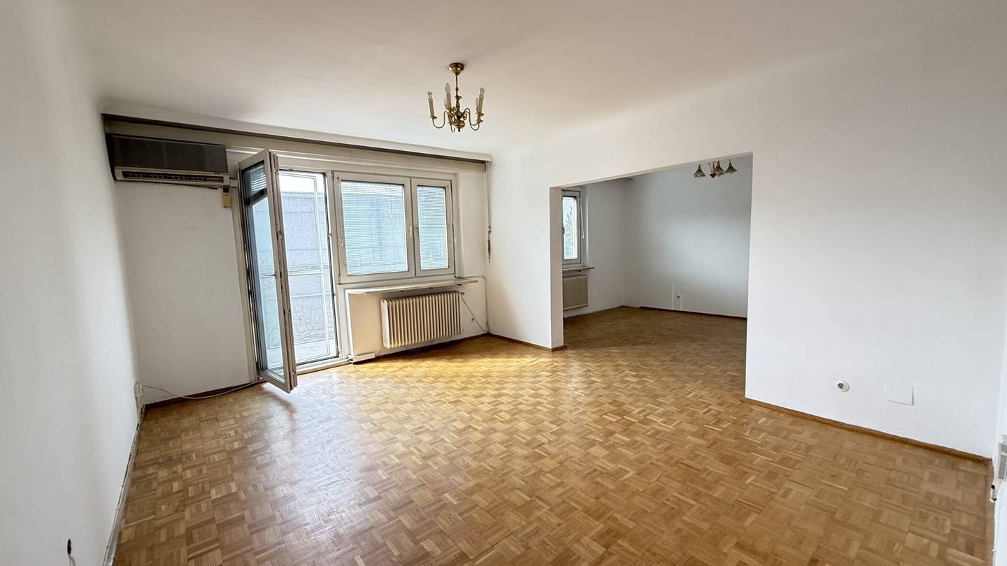 Two adjacent apartments with a through opening: 6 room apartment in 1190 Wien with balcony and two loggias