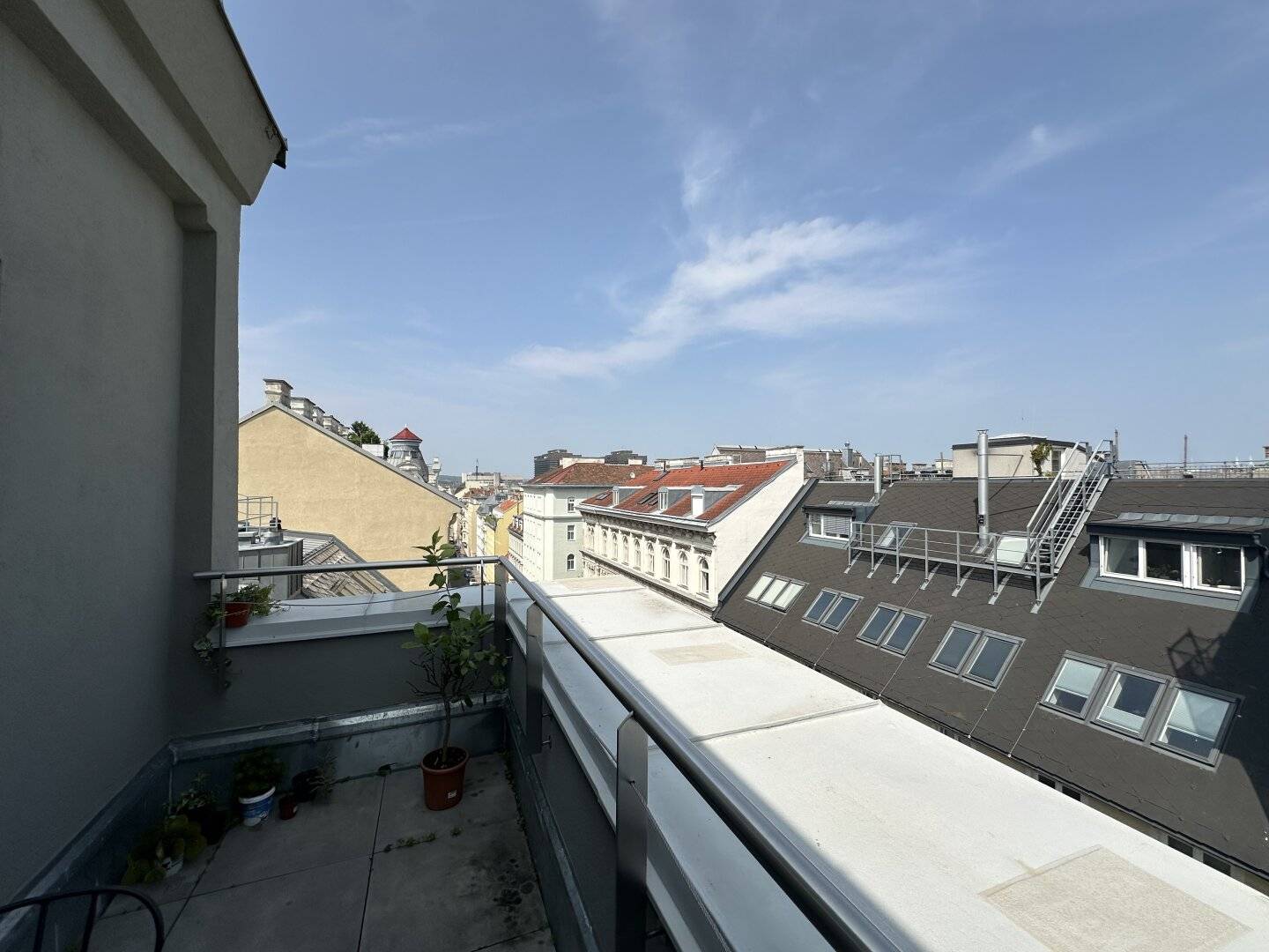 Large 5 room apartment in newly renovated attic with attic terrace