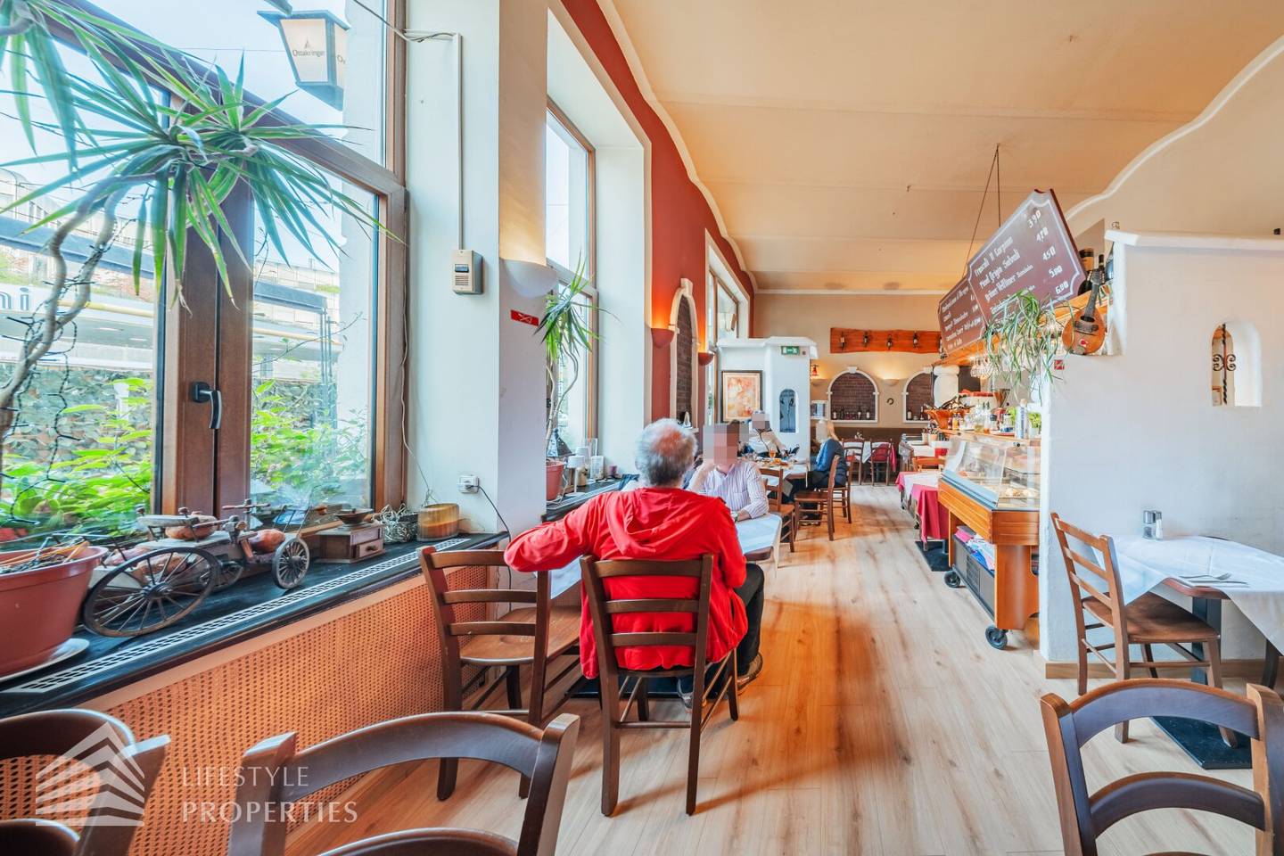 One time offer! Charming restaurant with outdoor seating in the 9th district of Vienna de