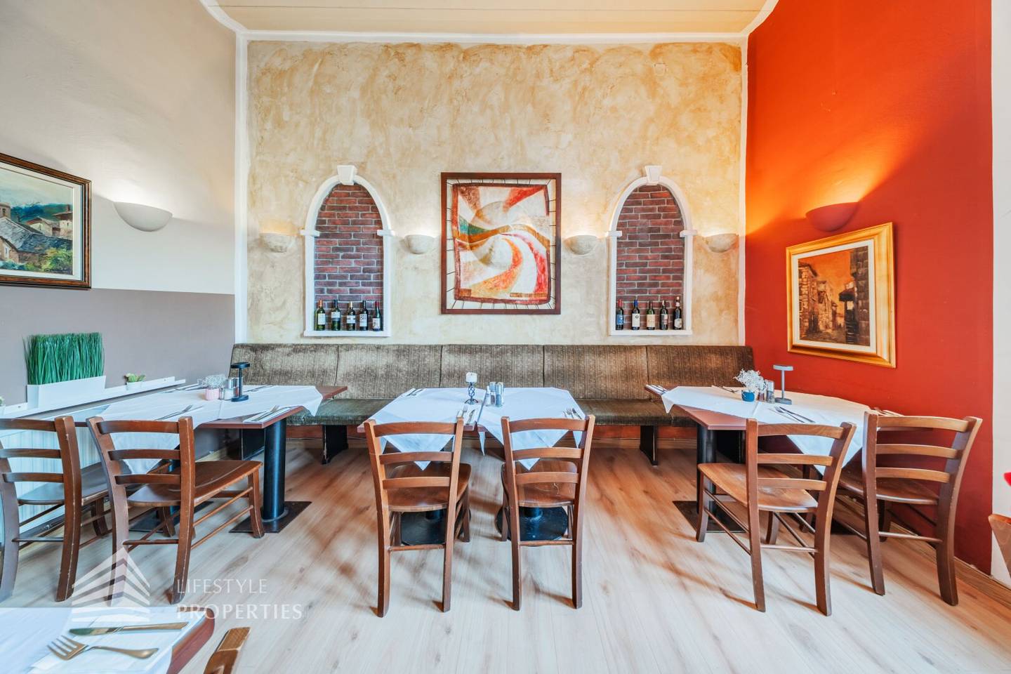 One time offer! Charming restaurant with outdoor seating in the 9th district of Vienna de