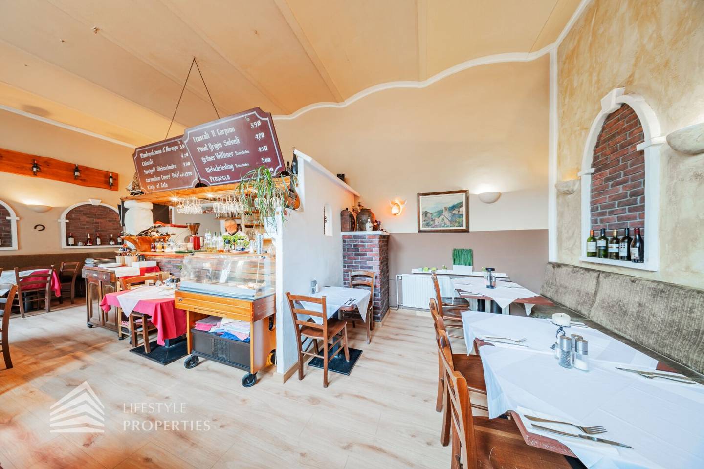 One time offer! Charming restaurant with outdoor seating in the 9th district of Vienna de