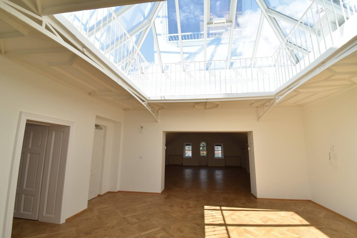 230 m² Büro im Dachgeschoß der Rosenvilla