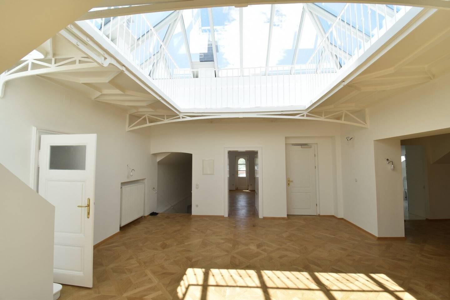 230 m² Büro im Dachgeschoß der Rosenvilla