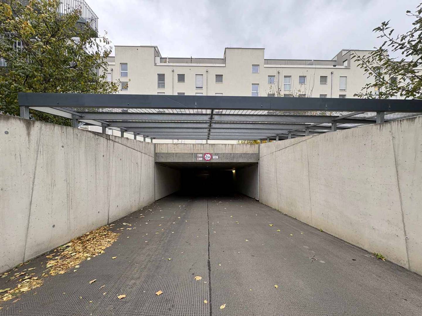Garagenstellplätze in Simmering (Q11) – Einfahrt 2,10 m, 98 €/Monat