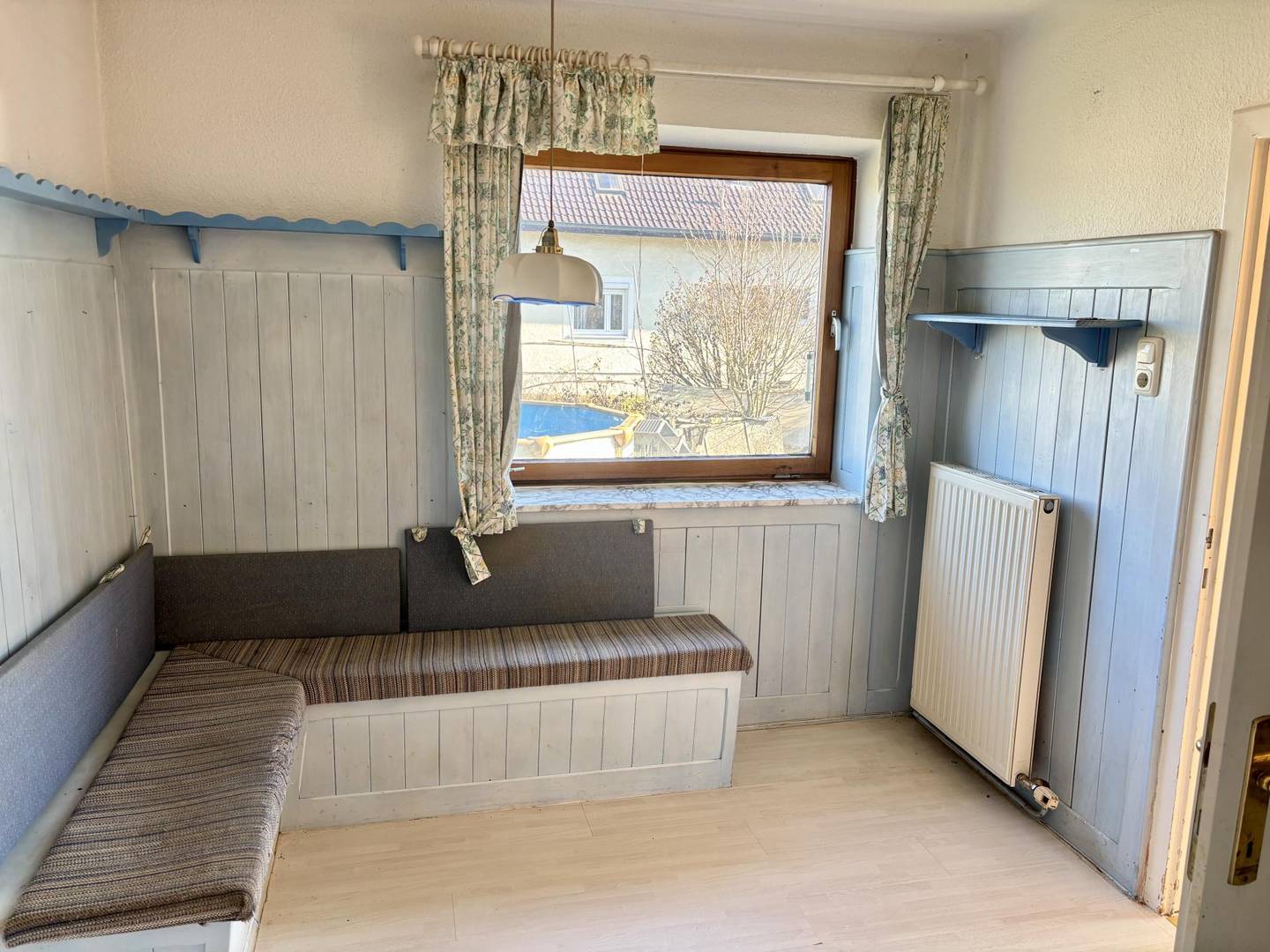 Wohnhaus in Oftering mit großem Grundstück, Brunnen & Gasheizung