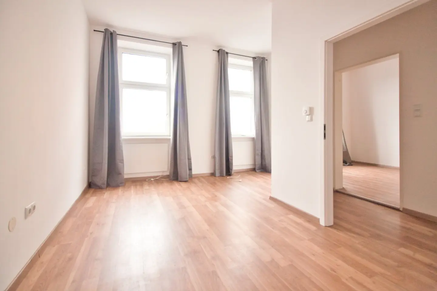 Bright three room apartment south facing near U3