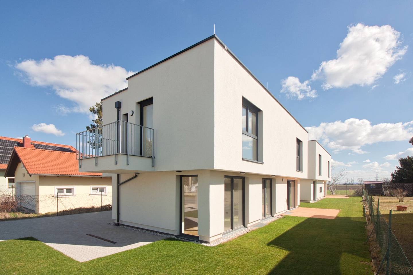 MODERNES EINFAMILIENHAUS | Ziegelmassivbauweise | viel Platz, lichtdurchflutet & optimale Raumaufteilung | inkl. Stellplatz