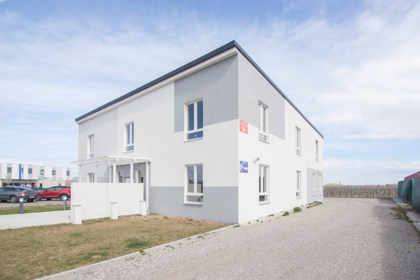 Office space with all-inclusive rent | flexible sizes from approx. 24 m² to 80 m² | with parking, nice foyer, tea kitchen
