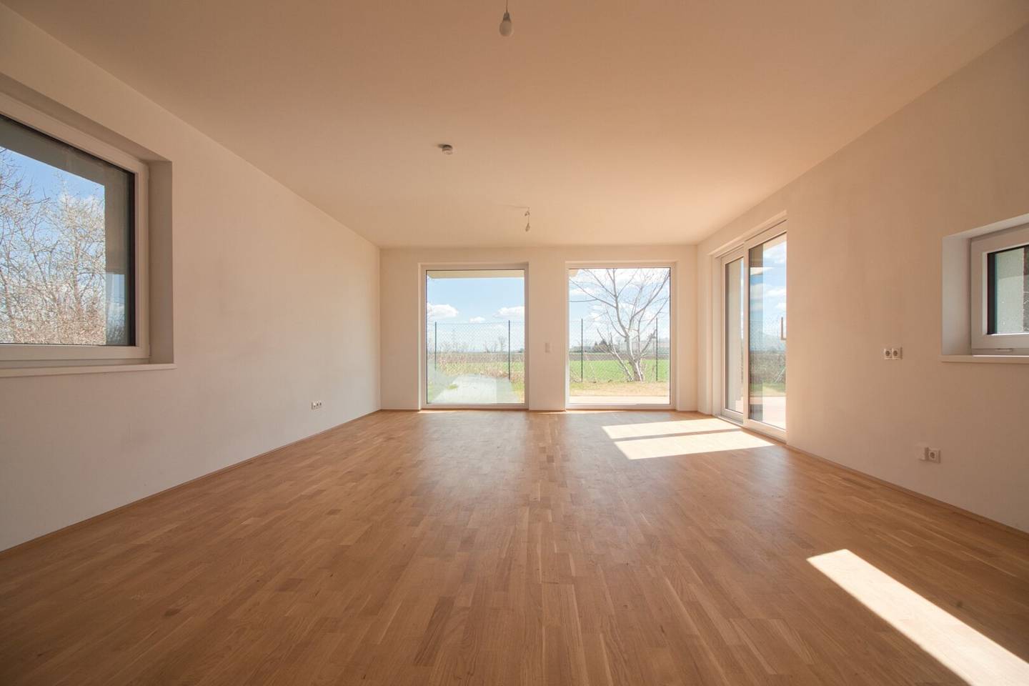 Einfamilienhaus in Wien-Donaustadt, Ziegelmassiv, Garten & Stellplatz