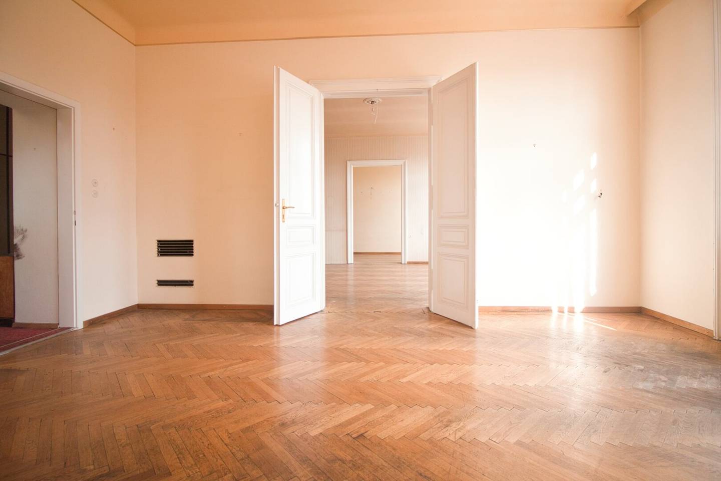 Helle Wohnung im Altbau großzügig geschnitten