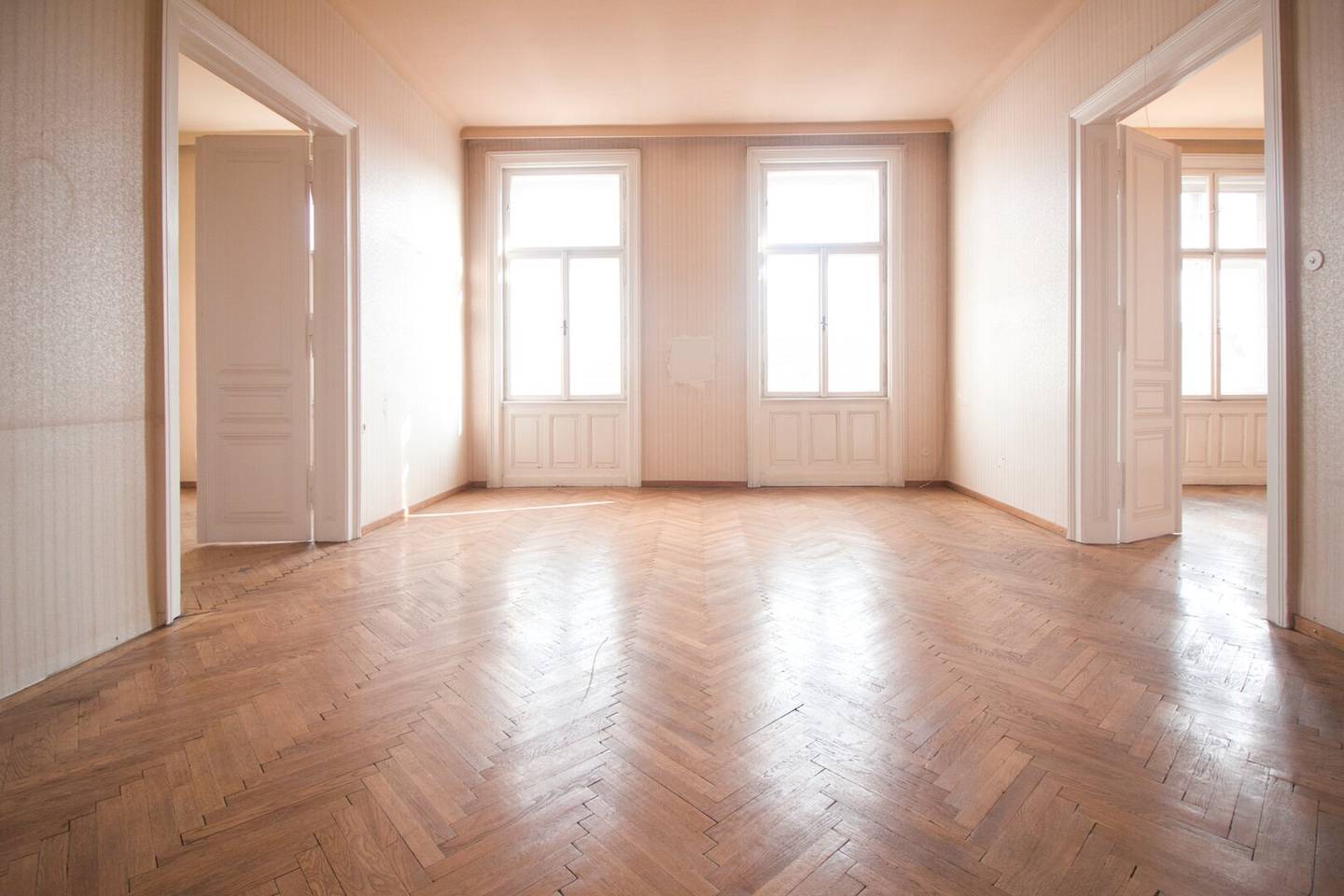 Helle Wohnung im Altbau großzügig geschnitten