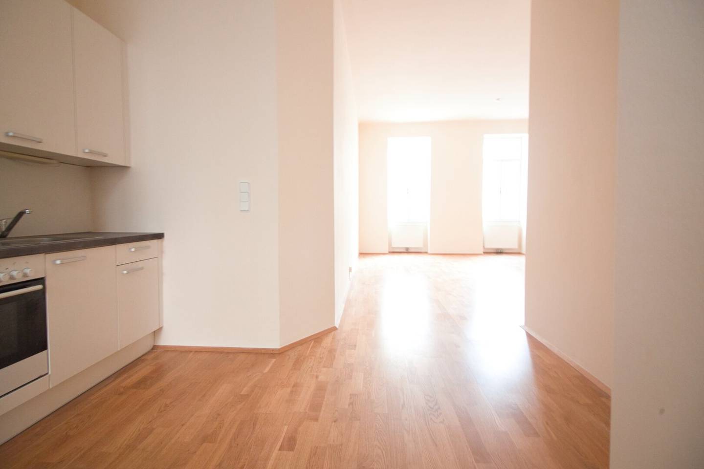 Altbauwohnung Zwei Zimmer in Top Lage mit Lift