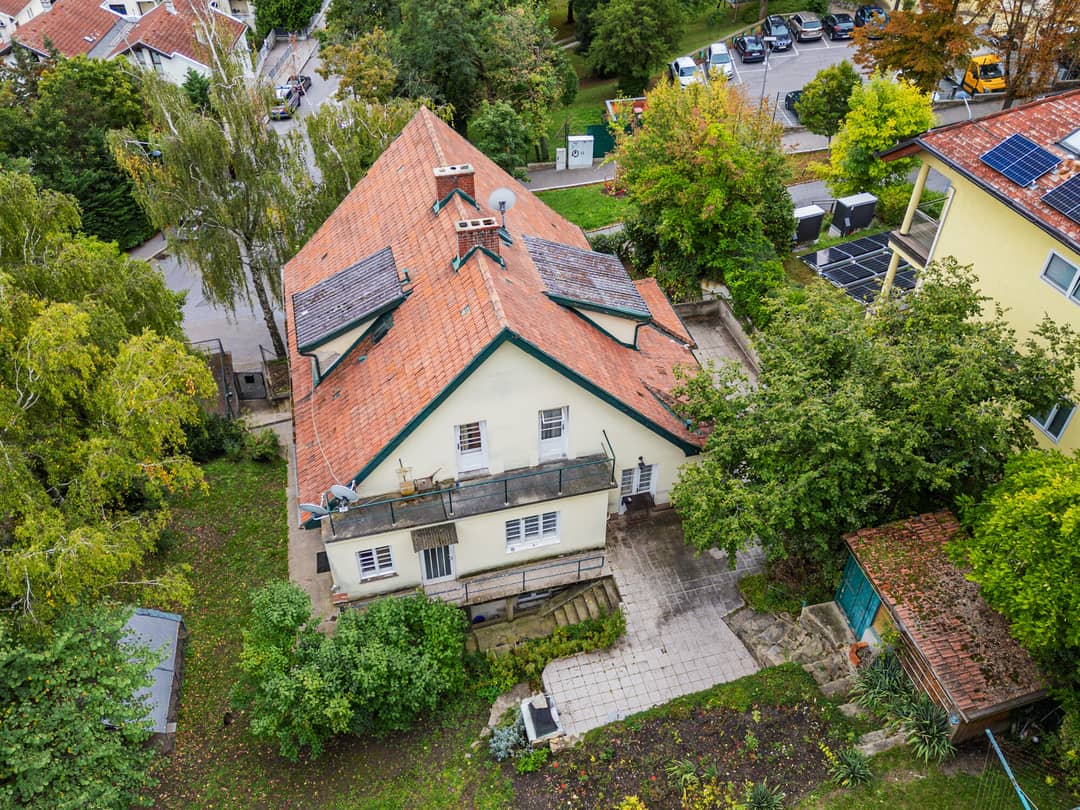 Einfamilienhaus in Salmannsdorf, Wien, mit großem Garten und Potenzial