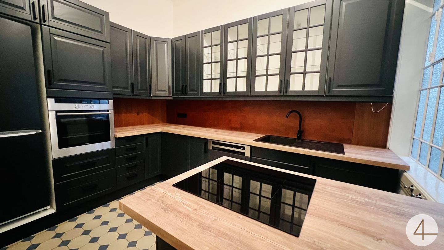 Wohnung Altbau mit Fischgrätparkett Westlage