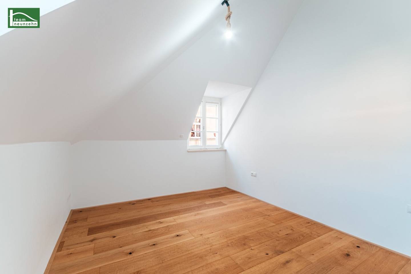 Maisonette with flair: High-quality apartment with generous outdoor areas, fitted kitchen and air conditioning included