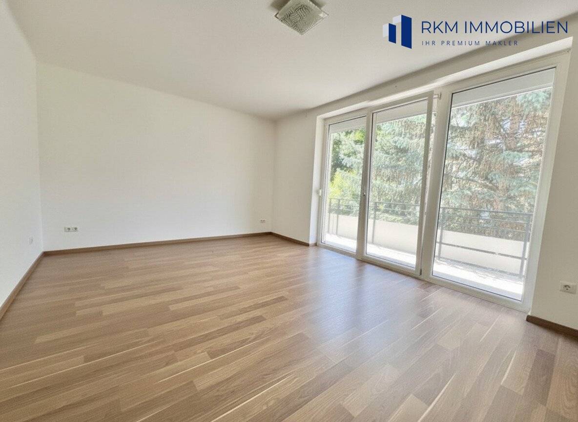 Well-kept apartment with loggia and green view