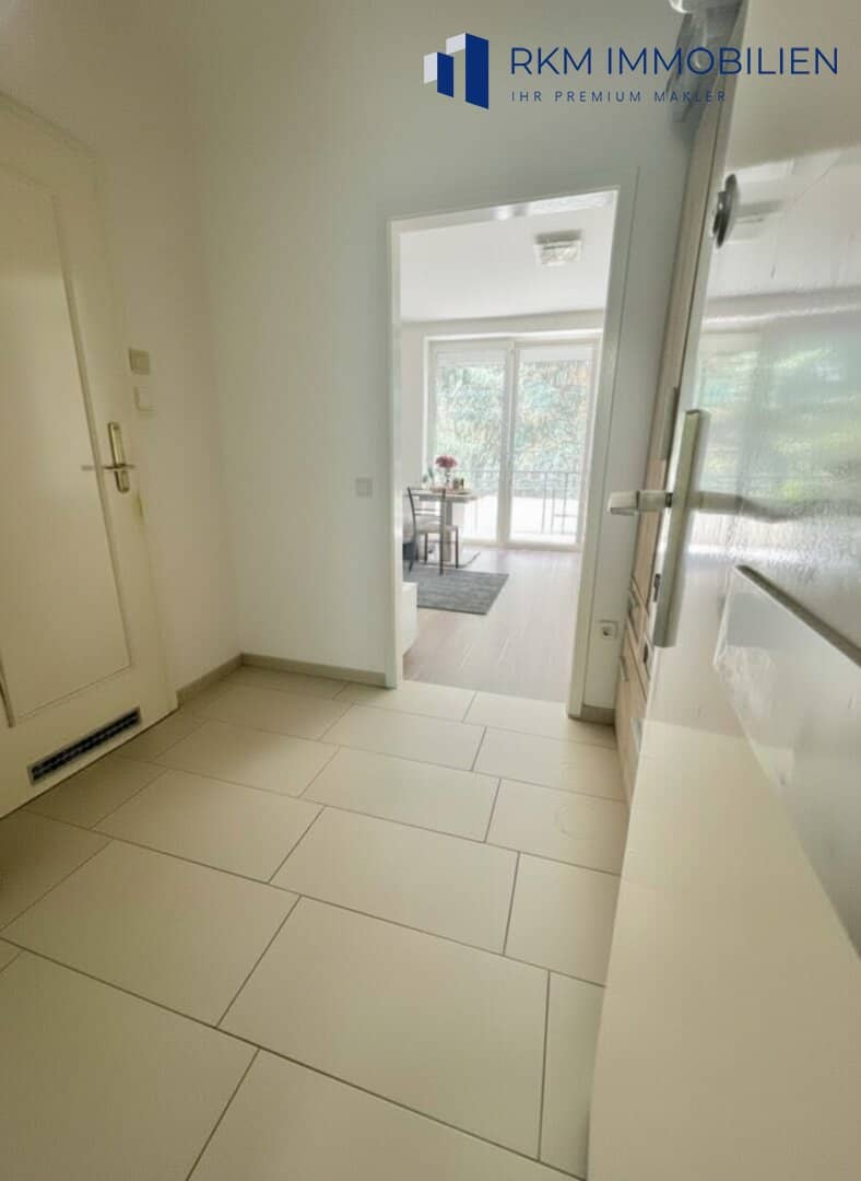 Well-kept apartment with loggia and green view