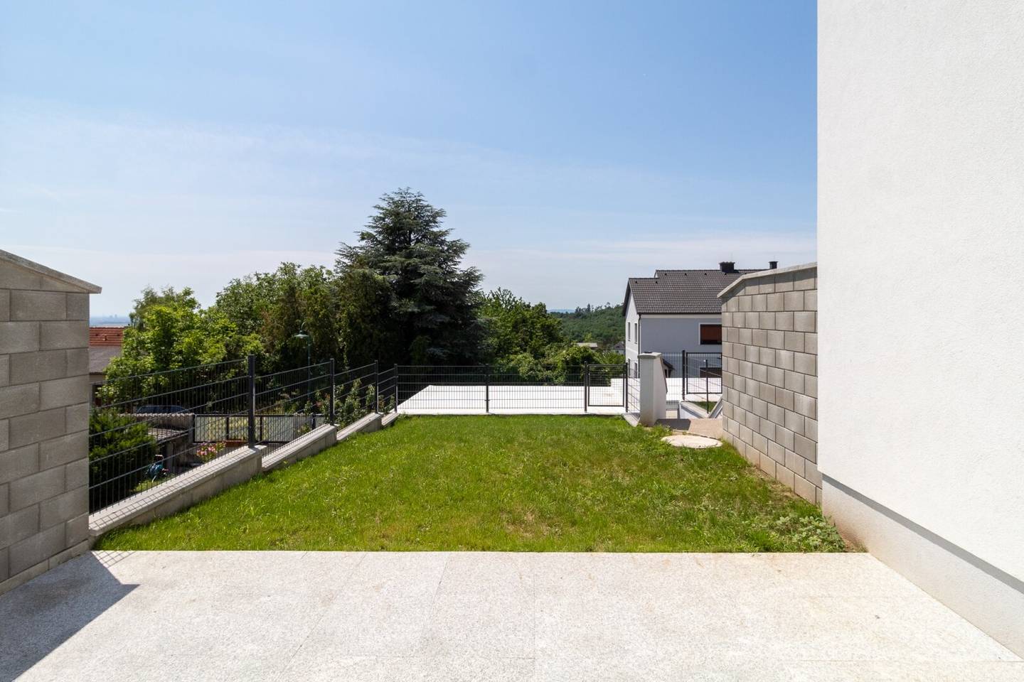Semi detached house in the green with distant view Buy or rent