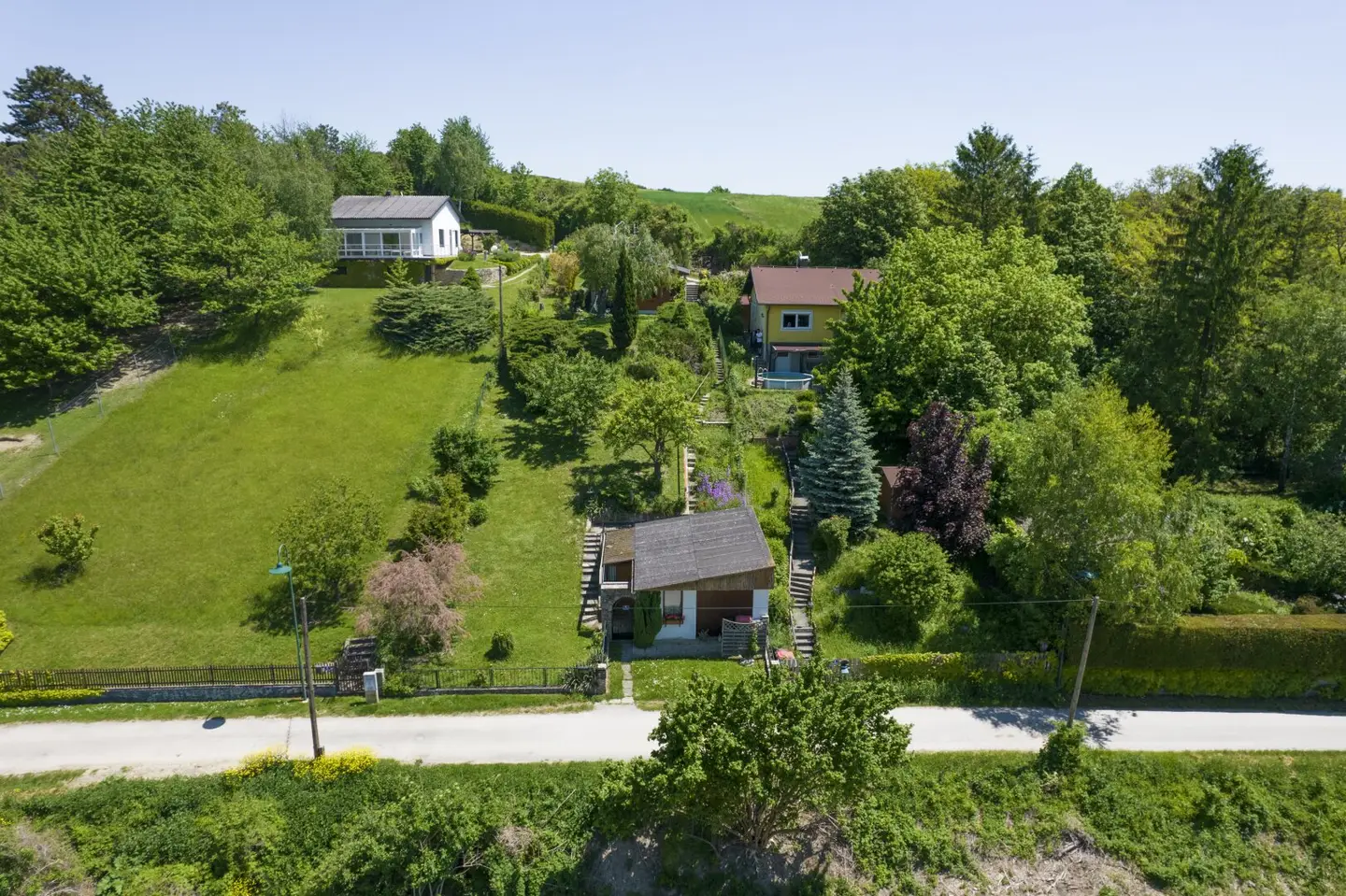 TRAUMHAFTE AUSSICHT mit unverbaubarer FERNSICHT - SÜD-WESTHANG - mit ALTBESTAND - GERINGE SANIERUNGSARBEITEN!!!