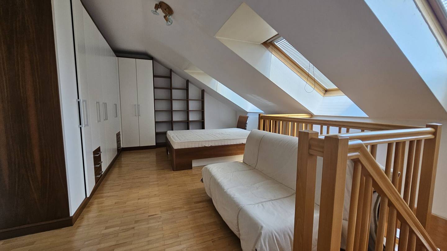 Maisonette apartment with garage included near U2