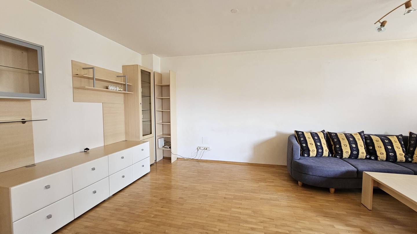 Maisonette apartment with garage included near U2