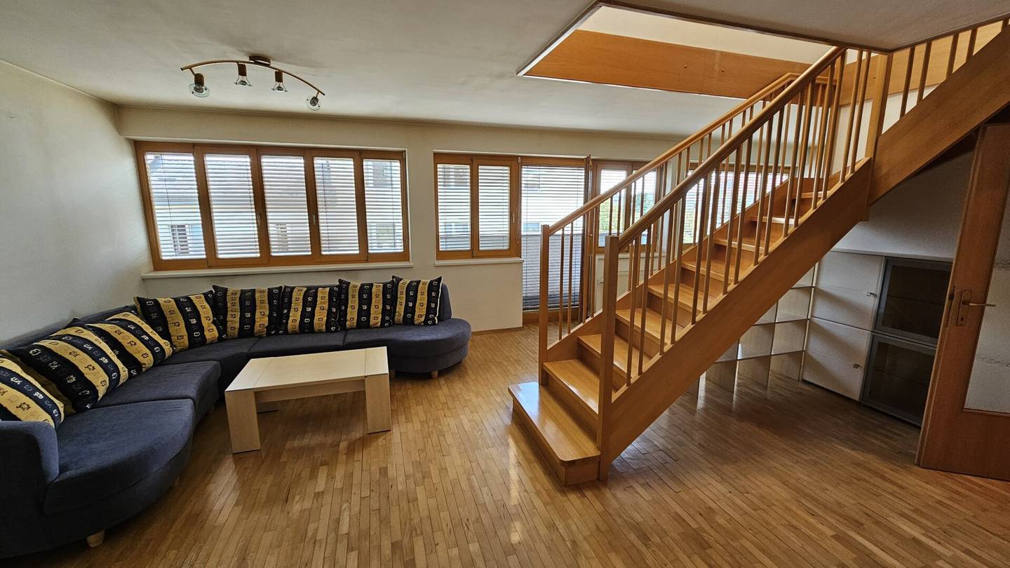Maisonette apartment with garage included near U2
