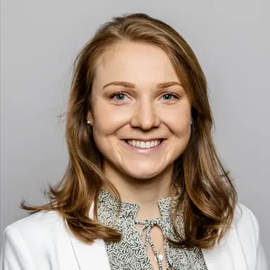 Julia Kolarik